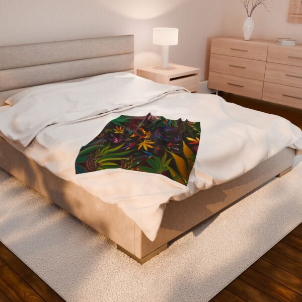 Weed Leaf Velveteen Plush Blanket - Image 4
